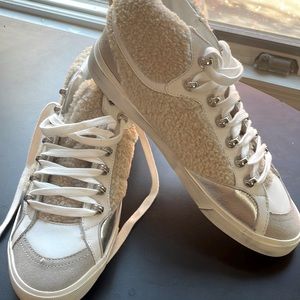 Never worn, excellent condition Nine West faux shearling sneaker size 9.5